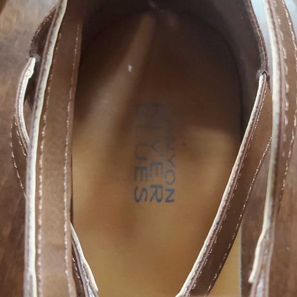 Women - Picture 6 of 8